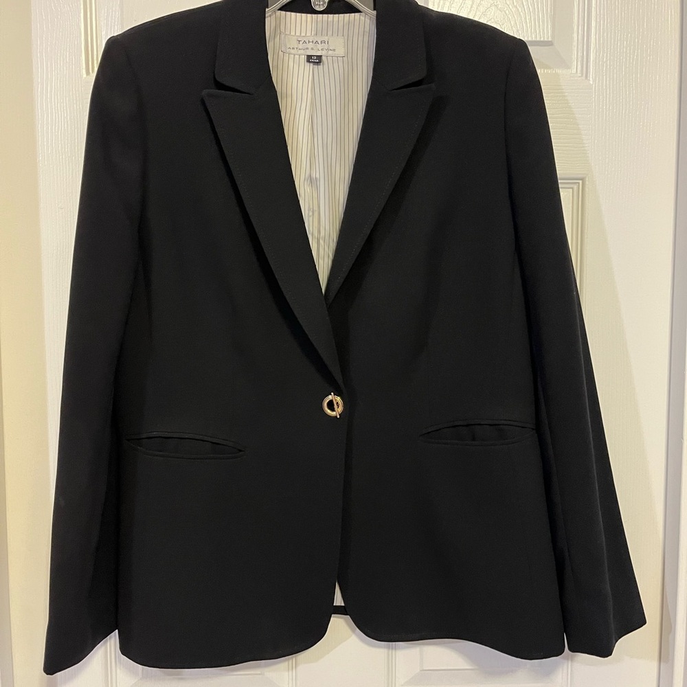 Tahari Elegant Black Blazer